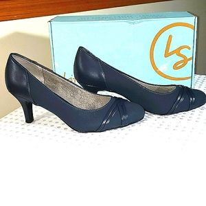 Life Stride Navy Blue Pascal Pumps Size 9W